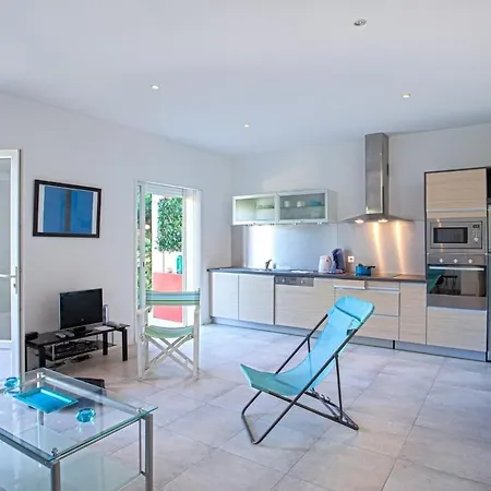 Апартаменты Casa Estel - Blue In Downtown Of Erbalunga *